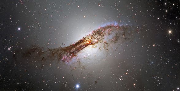 Астрономы сделали новый снимок гигантской галактики Центавр А
