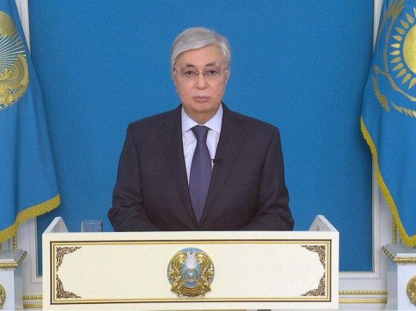 Казахстан: президент поручил временно ввести регулирование цен на газ, бензин и дизель
